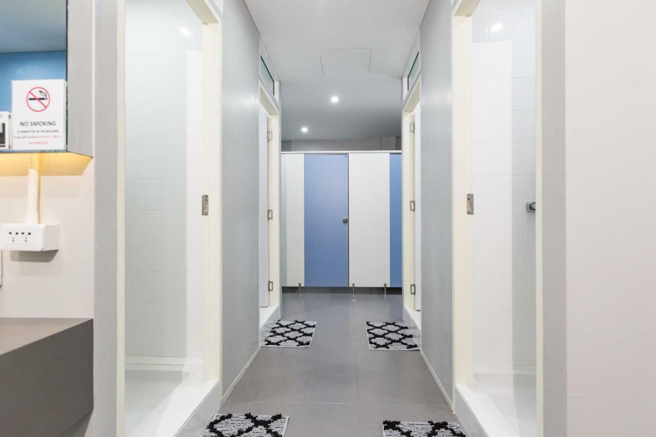 Siam Stadium Hostel Bangkok Exterior photo